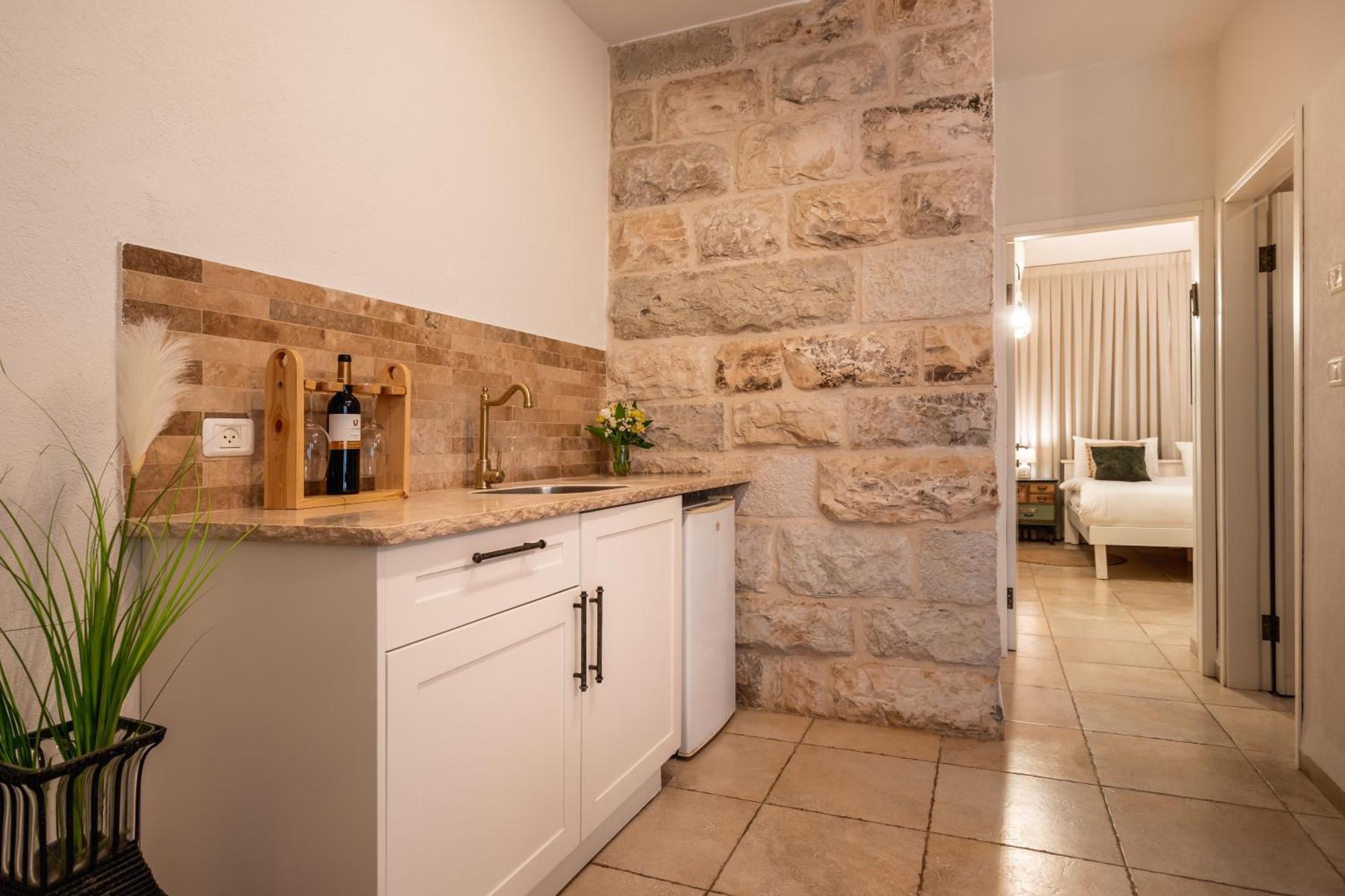Grand Vista Boutique And Yuval